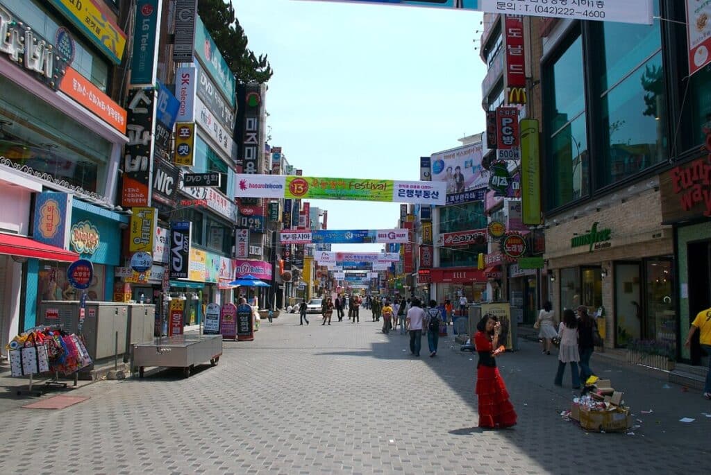 South Korean Teens Jailed for Jewelry Heist Due to Gambling Addiction